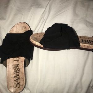 Black bow sandals